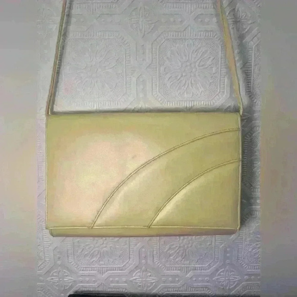 Vintage  Cabrelli Canada light yellow clutch/handbag - Picture 8 of 11